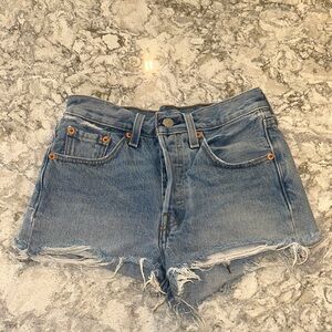 👖 Levi’s 501 Original High-Rise Denim Cutoff Shorts – W24 (2” Inseam)